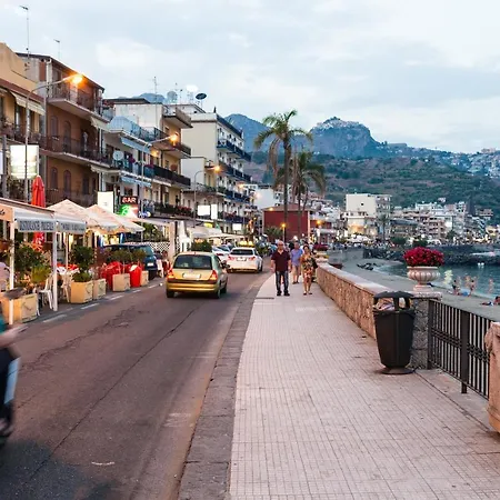 Le Tre * Giardini-Naxos